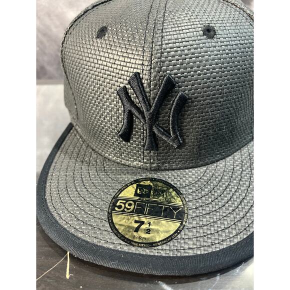 New Era Hat Size 7 1/2 Black Yankee - Picture 2 of 8